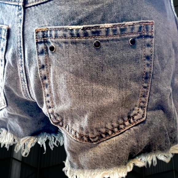 3/$25 Vanilla Star Jean Shorts. Size 3. - Picture 6 of 8